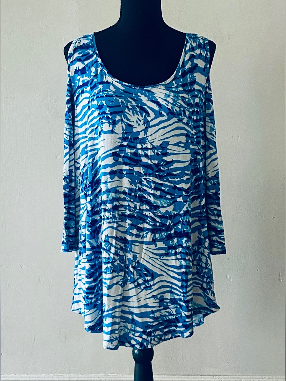 2 JM Collection Cold Shoulder Tops - Picture 4 of 5